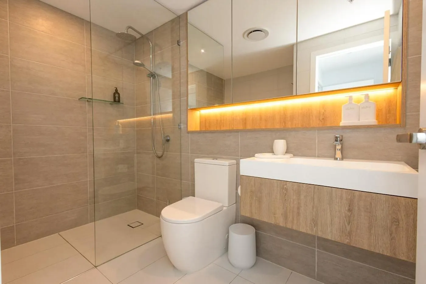 شقة Luxury Modern Broadbeach Oasis Bbq, Sauna & Pool غولد كوست أستراليا