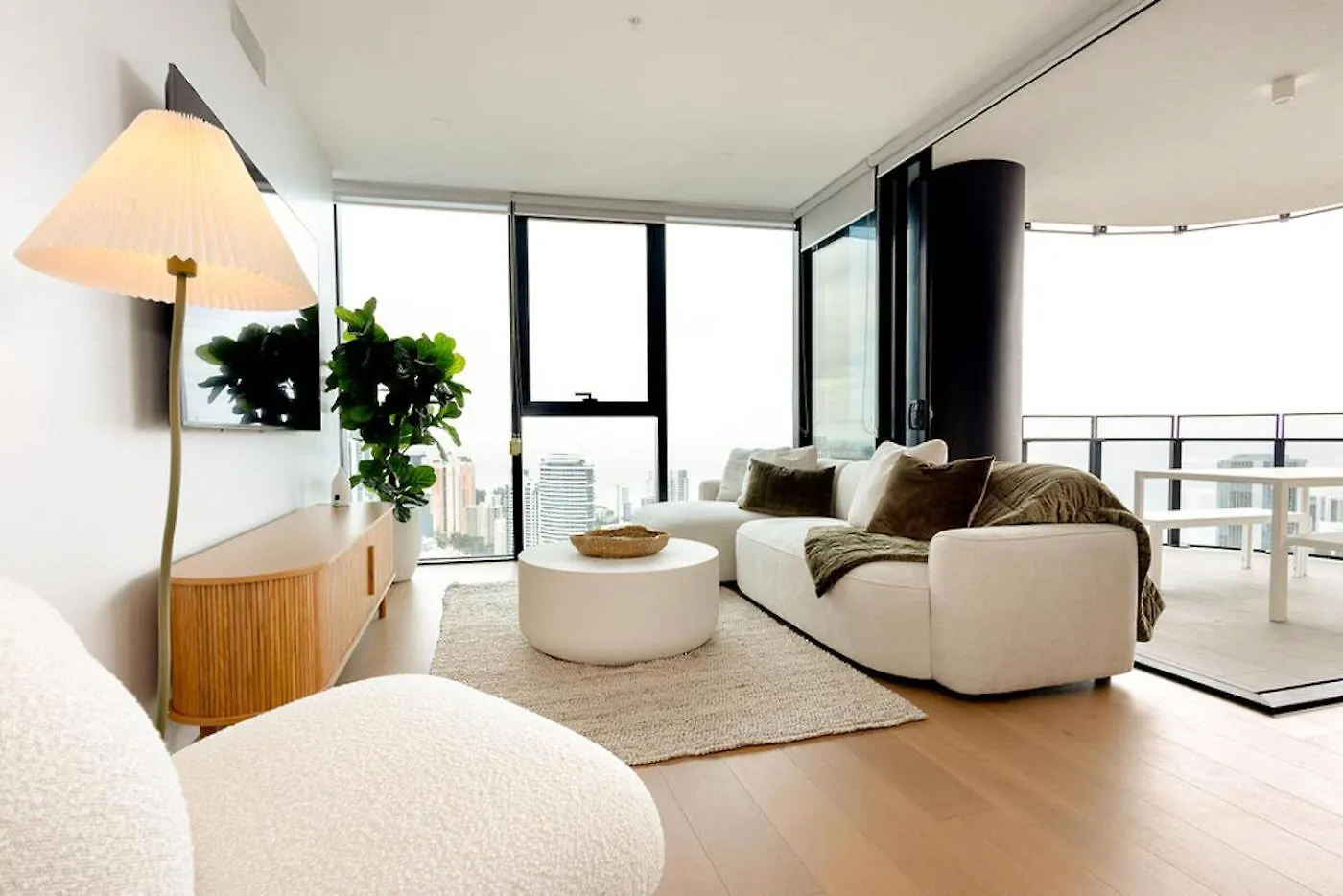 Luxury Modern Broadbeach Oasis Bbq, Sauna & Pool غولد كوست